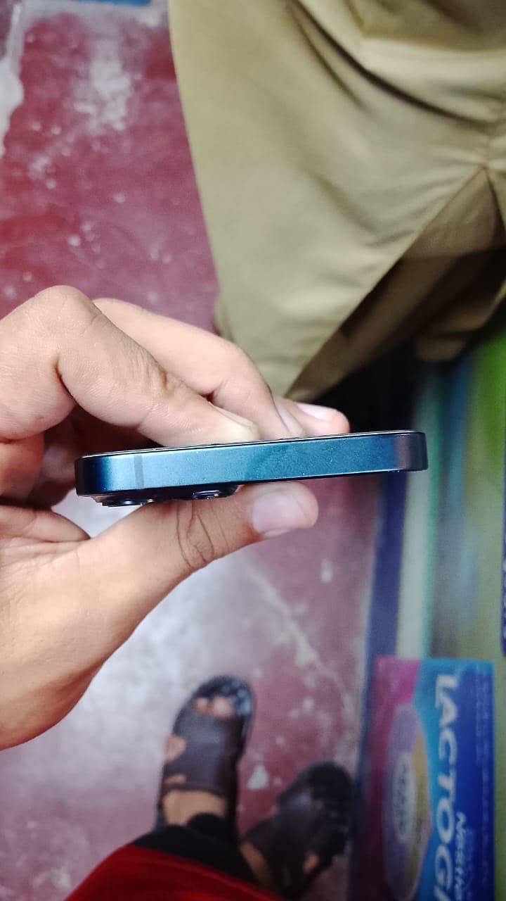 Apple iPhone 13 0