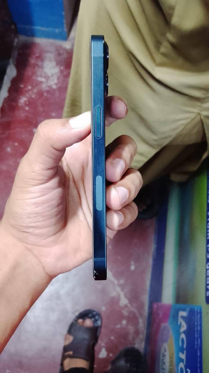 Apple iPhone 13 1