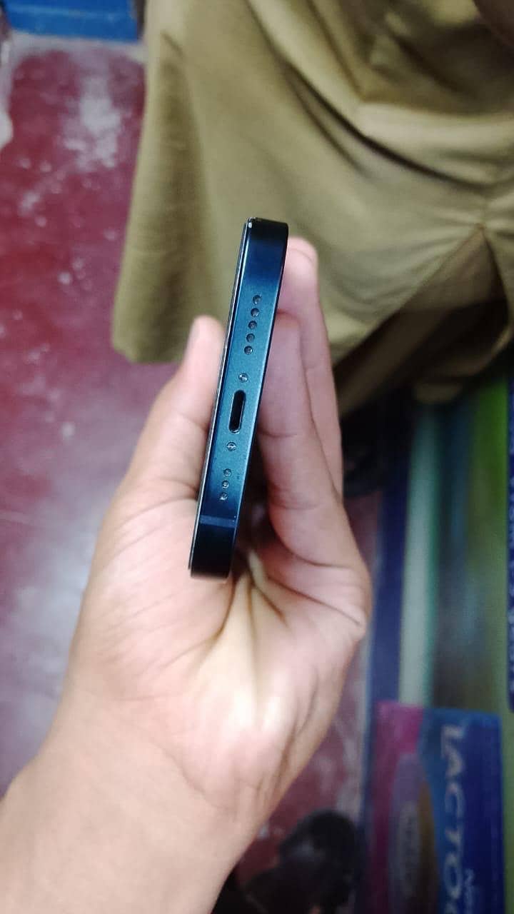 Apple iPhone 13 6