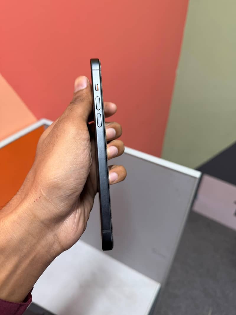 Apple iPhone 15 plus 6