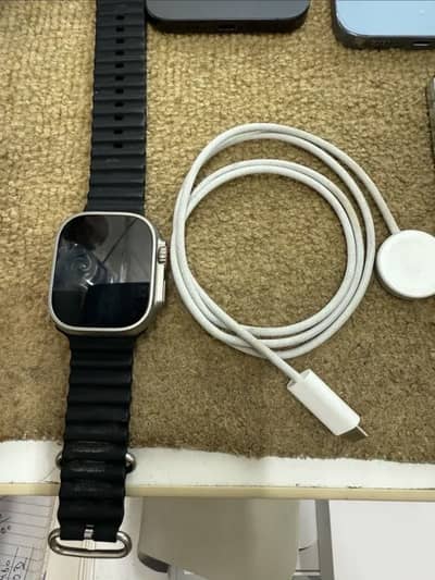 apple watch Ultra / 49mm / silver / charger