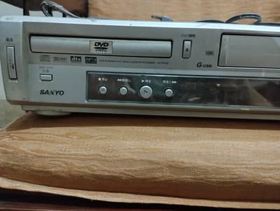 Sanyo VZ-DV2G DVD + VHS Combo Double Cruiser Japan 100V