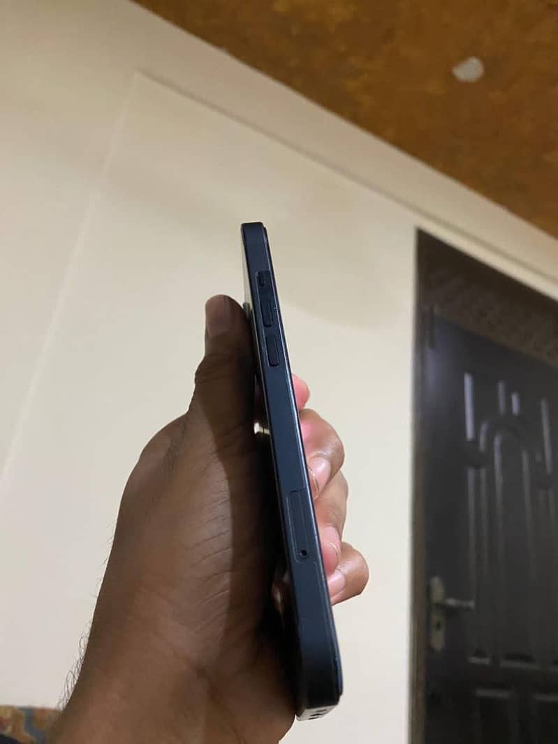 Apple iPhone 13 0