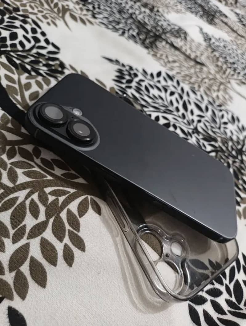 iPhone 16 6