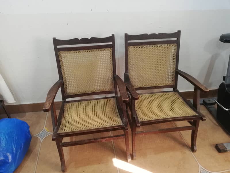 Antic  2 chairs 1