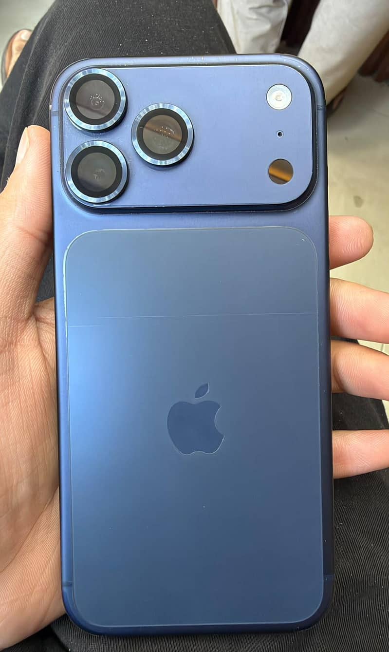 Apple iPhone 17 Pro Max 0