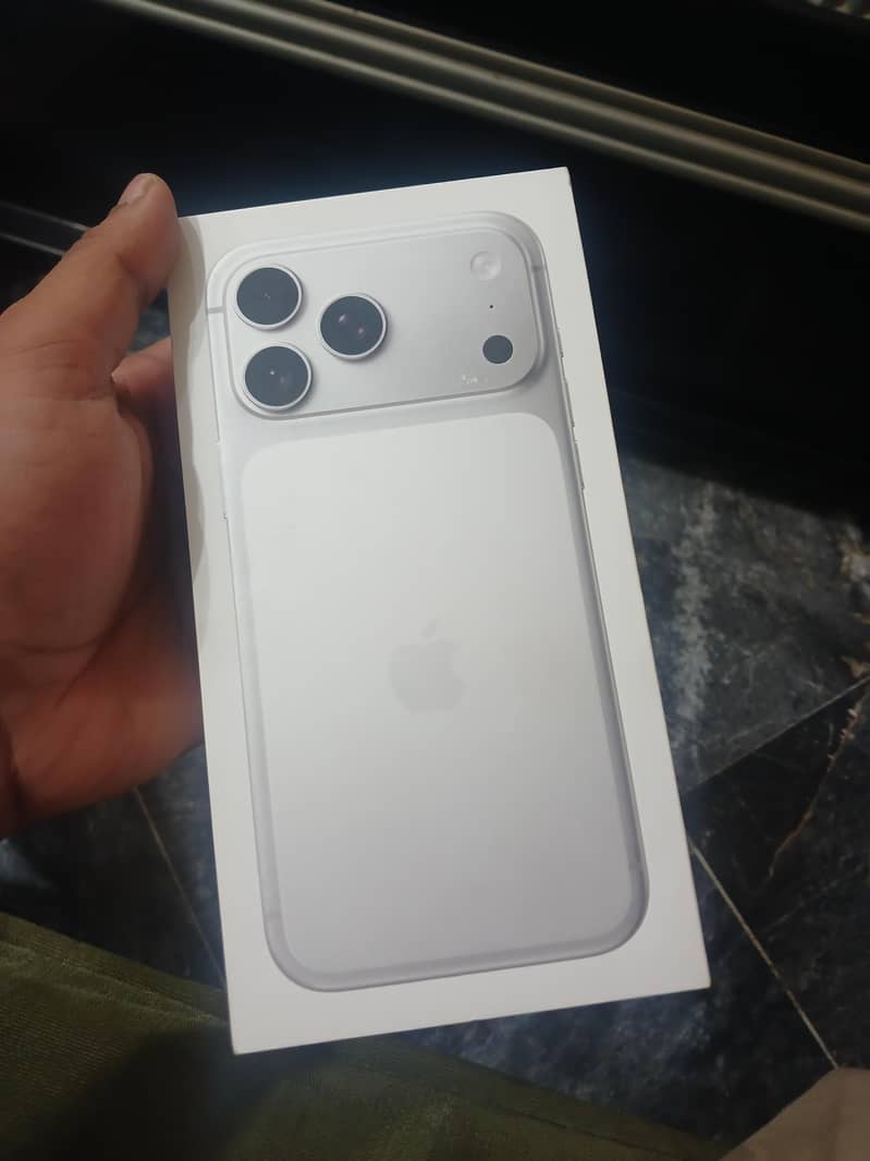Apple iPhone 17 Pro Max 5