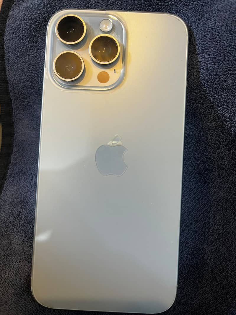 Apple iPhone 15 Pro Max 0
