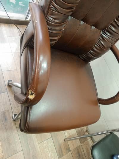 bilkul theek ha office chair ha