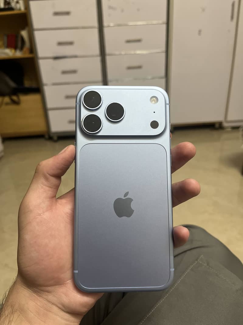 Apple iPhone 18 Pro Max 1