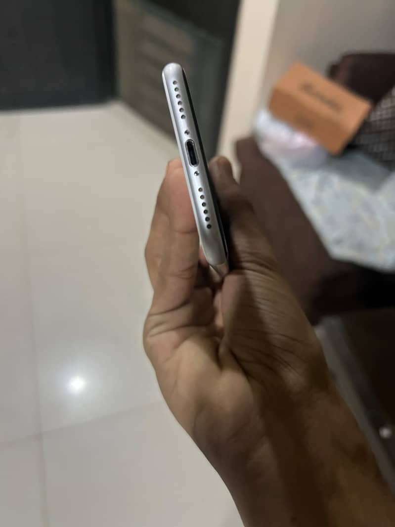 Apple iPhone SE 6
