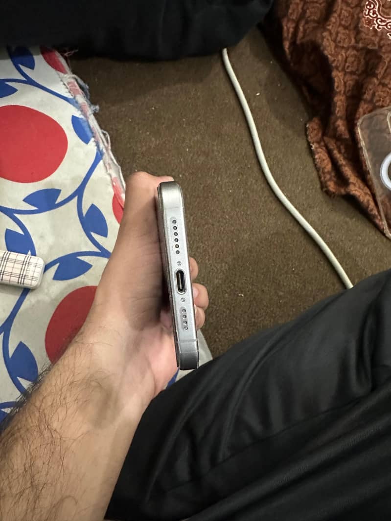 Apple iPhone 15 Pro Max 1