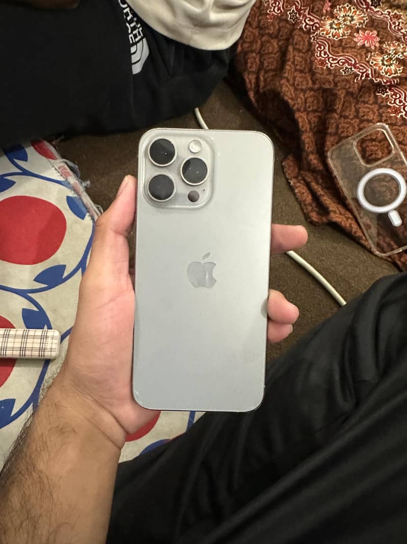 Apple iPhone 15 Pro Max 5
