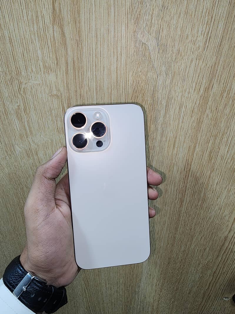 Apple iPhone 16 Pro Max 0