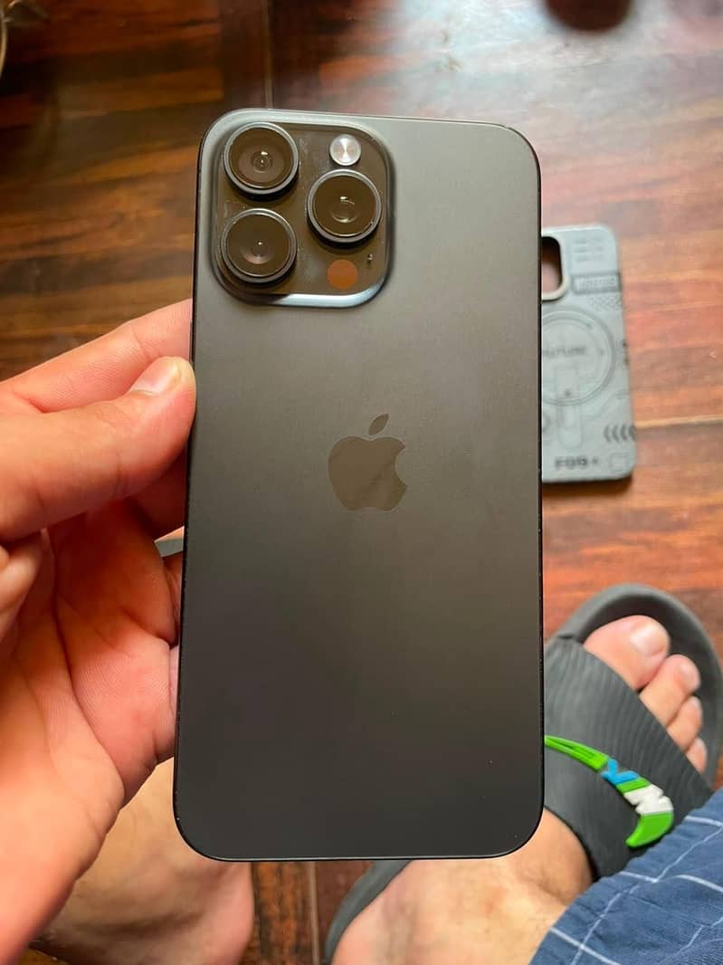 Apple iPhone 15 Pro Max 3