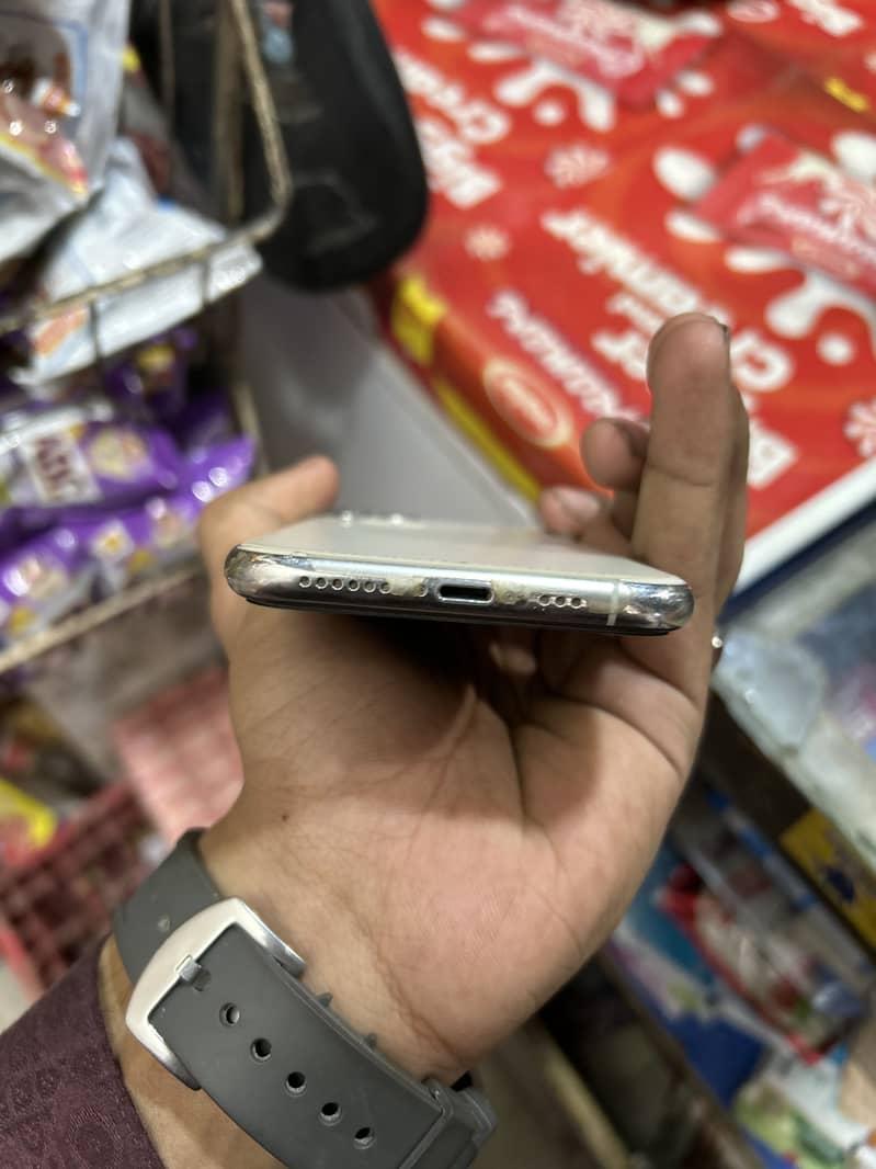 iPhone 11 Pro 1