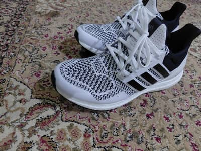 Adidas UltraBoost 1.0 2024 model white black Us 9 size just wear once