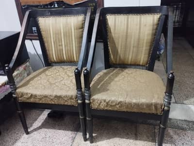 Room chairs with round table