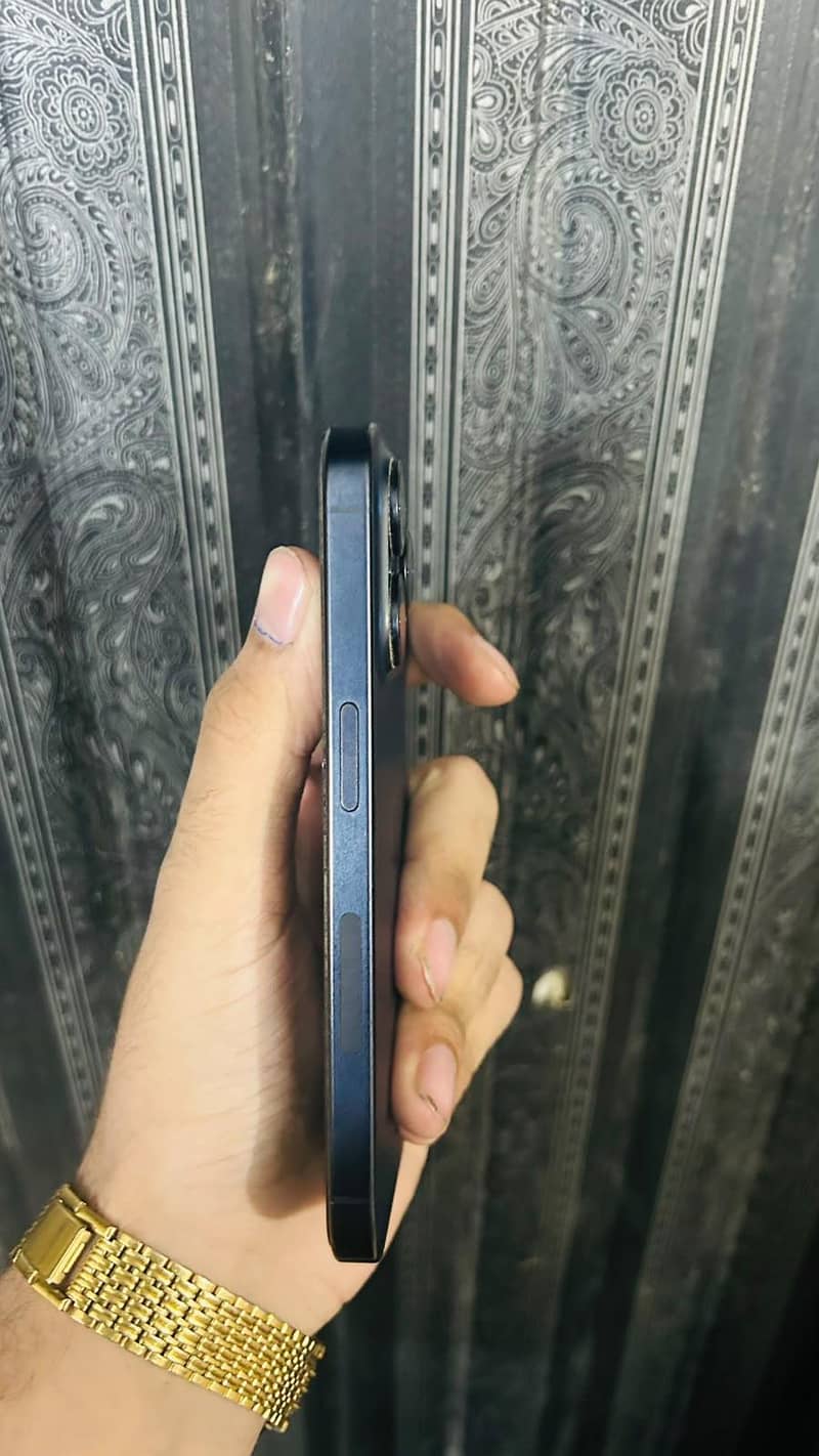 Apple iPhone 15 Pro jv 5