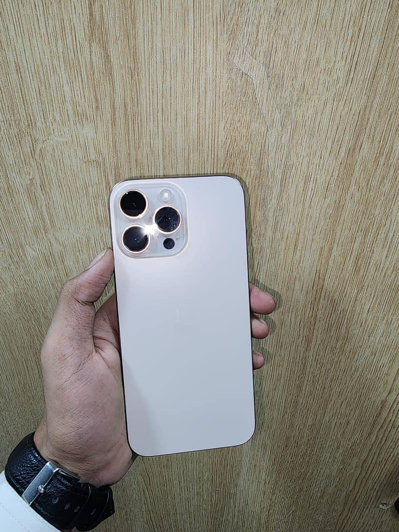 Apple iPhone 16 Pro Max 0