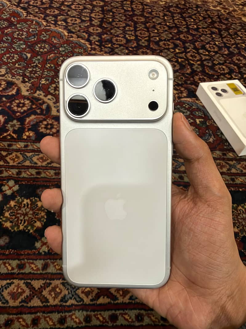 Apple iPhone 17 Pro Max 1