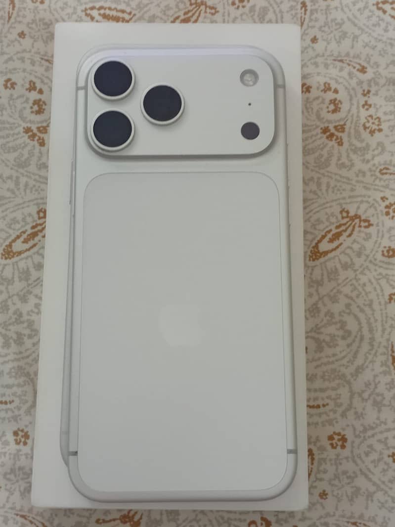 iPhone 17 pro max 1