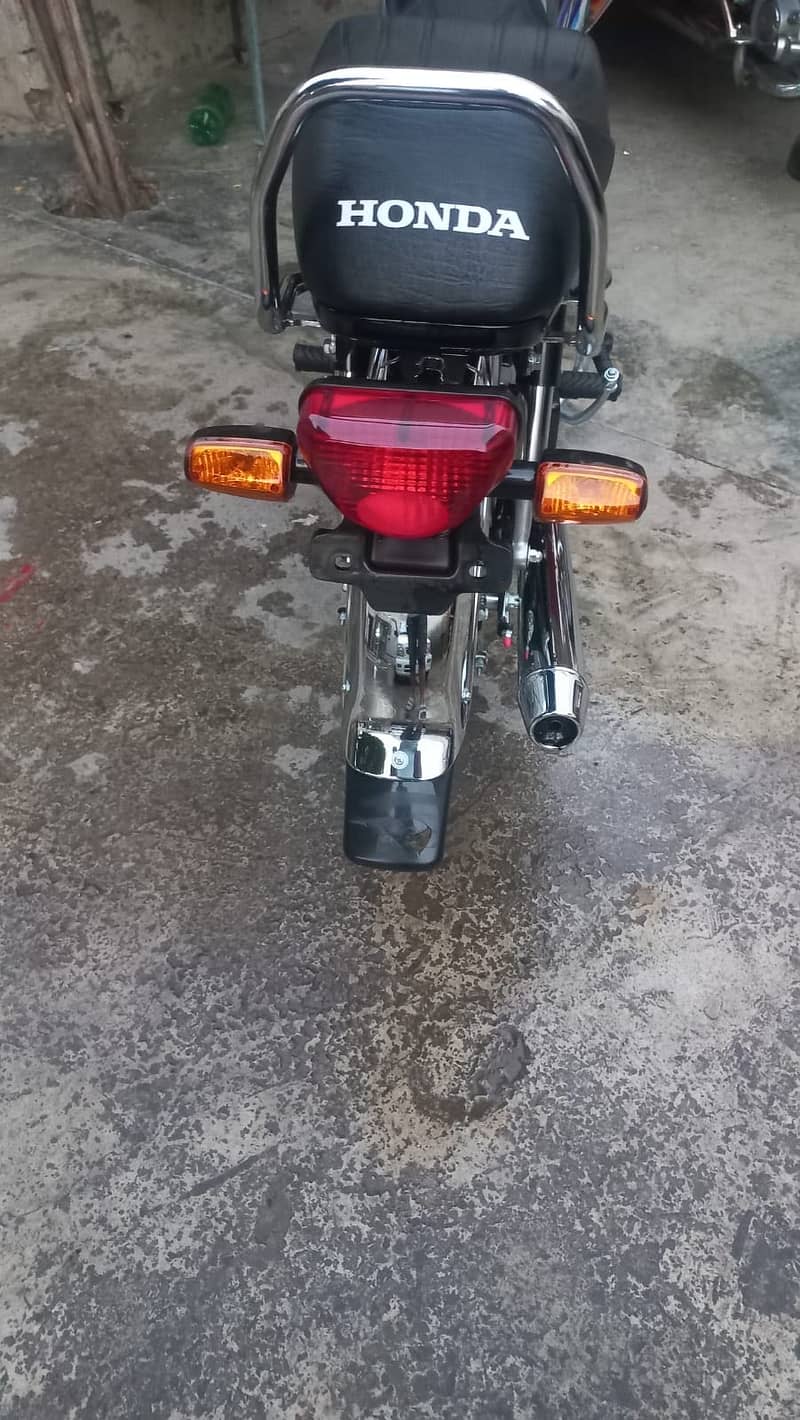 Honda CD70 4
