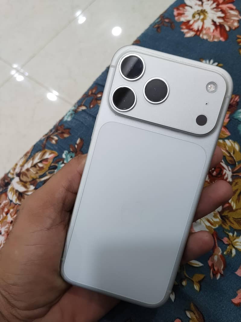 Apple iPhone 17 Pro Max 0