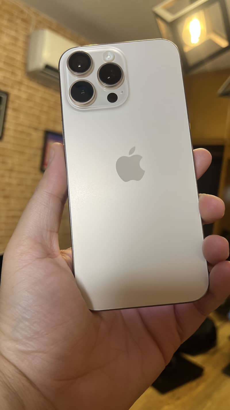 Apple iPhone 16 Pro Max 0