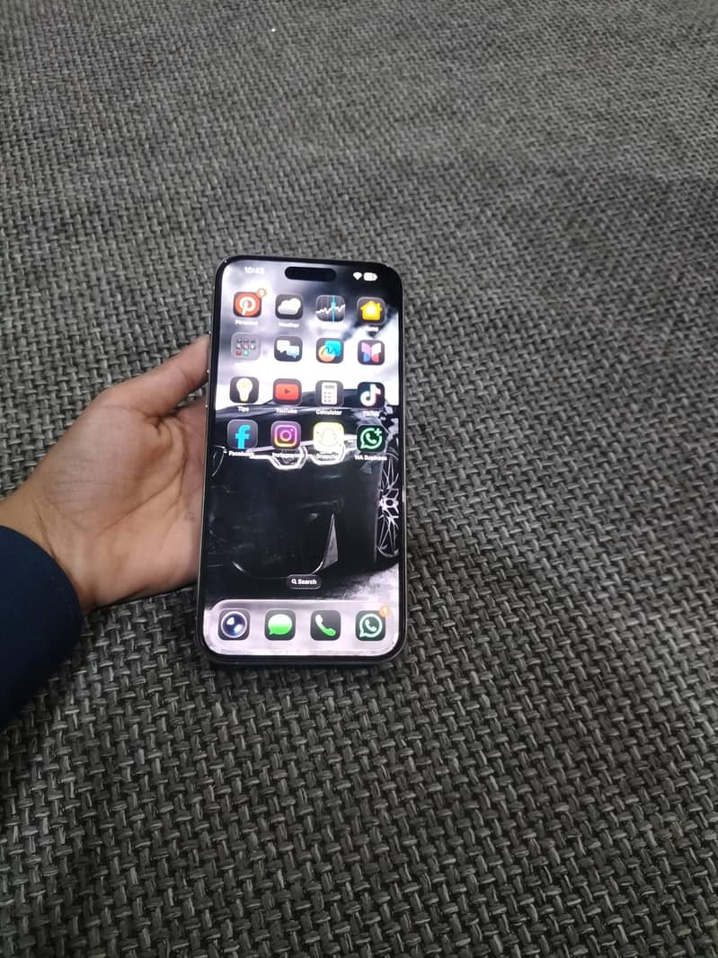 Apple iPhone 15 Pro Max 3