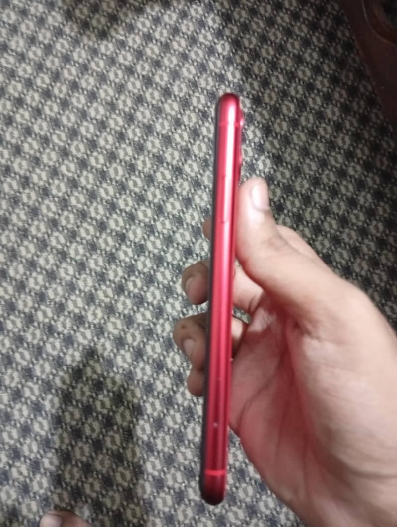 Apple iPhone 11 4