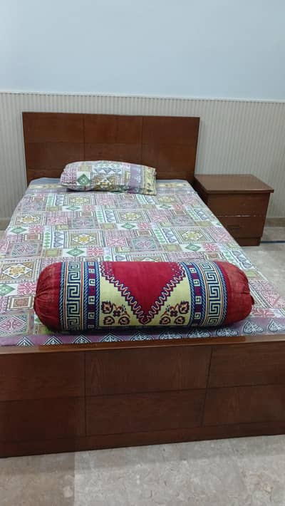 oak wood sleek design bedset