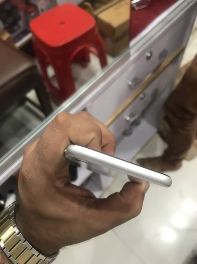 Apple iPhone SE 0