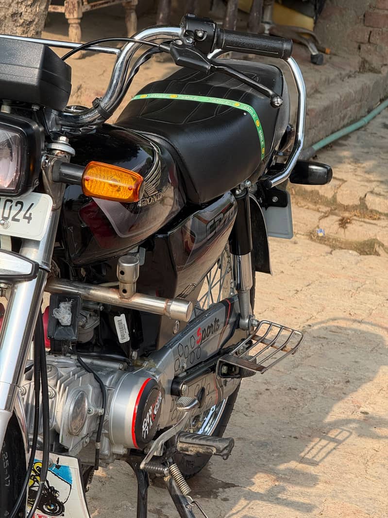 25 model cd70 black 4