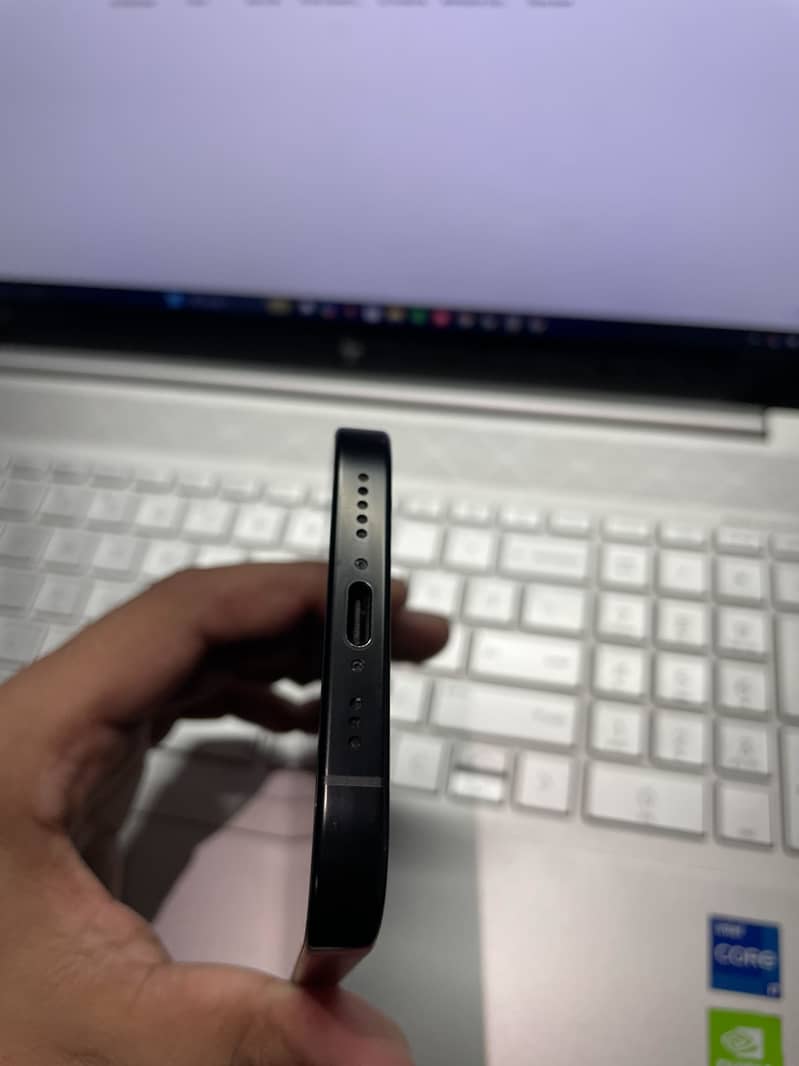 Apple iPhone 16 Pro jv 1