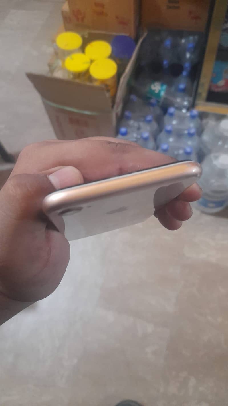 Apple iPhone 8 1