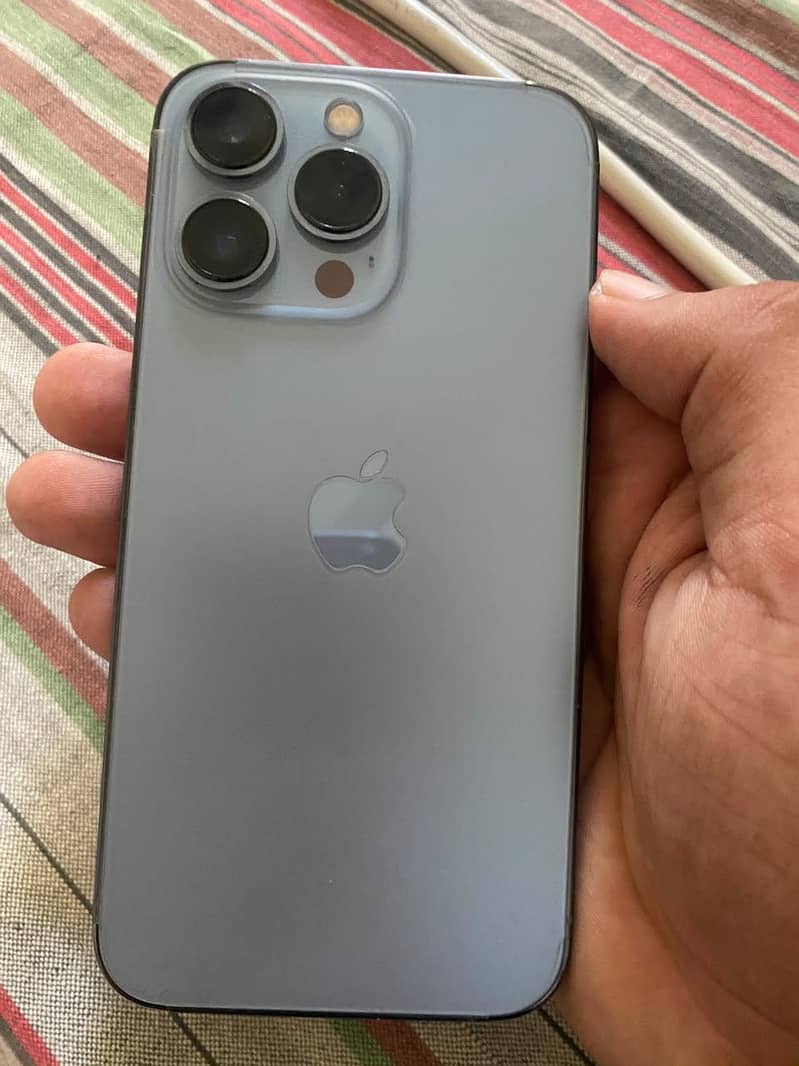 Apple iPhone 13 Pro JV 1