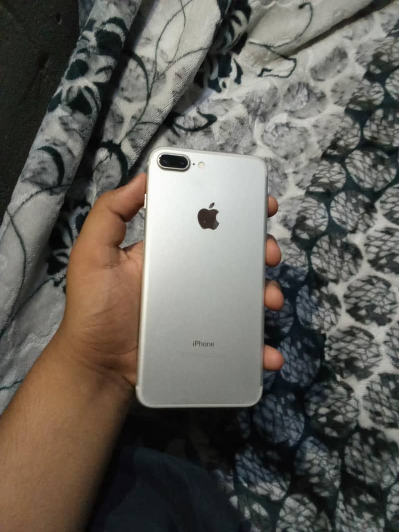 Apple iPhone 7 Plus 1