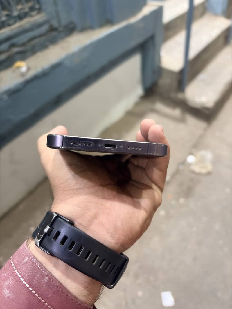 Apple iPhone 14 Pro Max 4