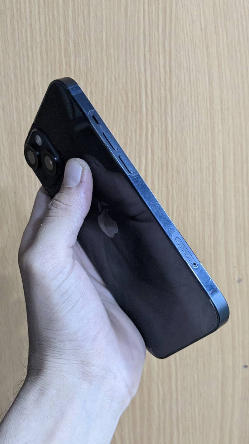 Apple iPhone 13 6