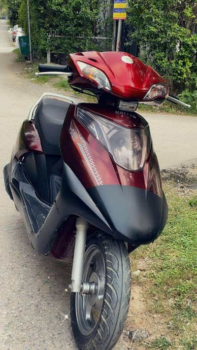 United 100cc petrol scooty