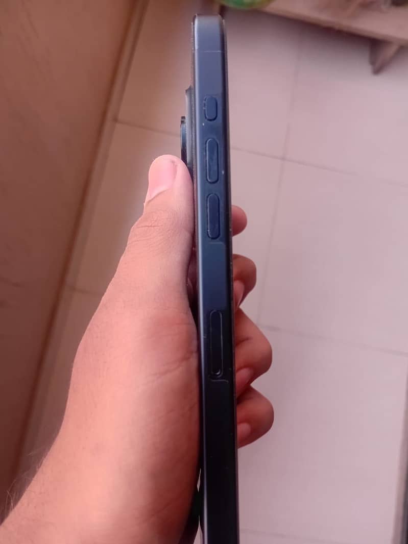 Apple iPhone 15 Pro Max 4