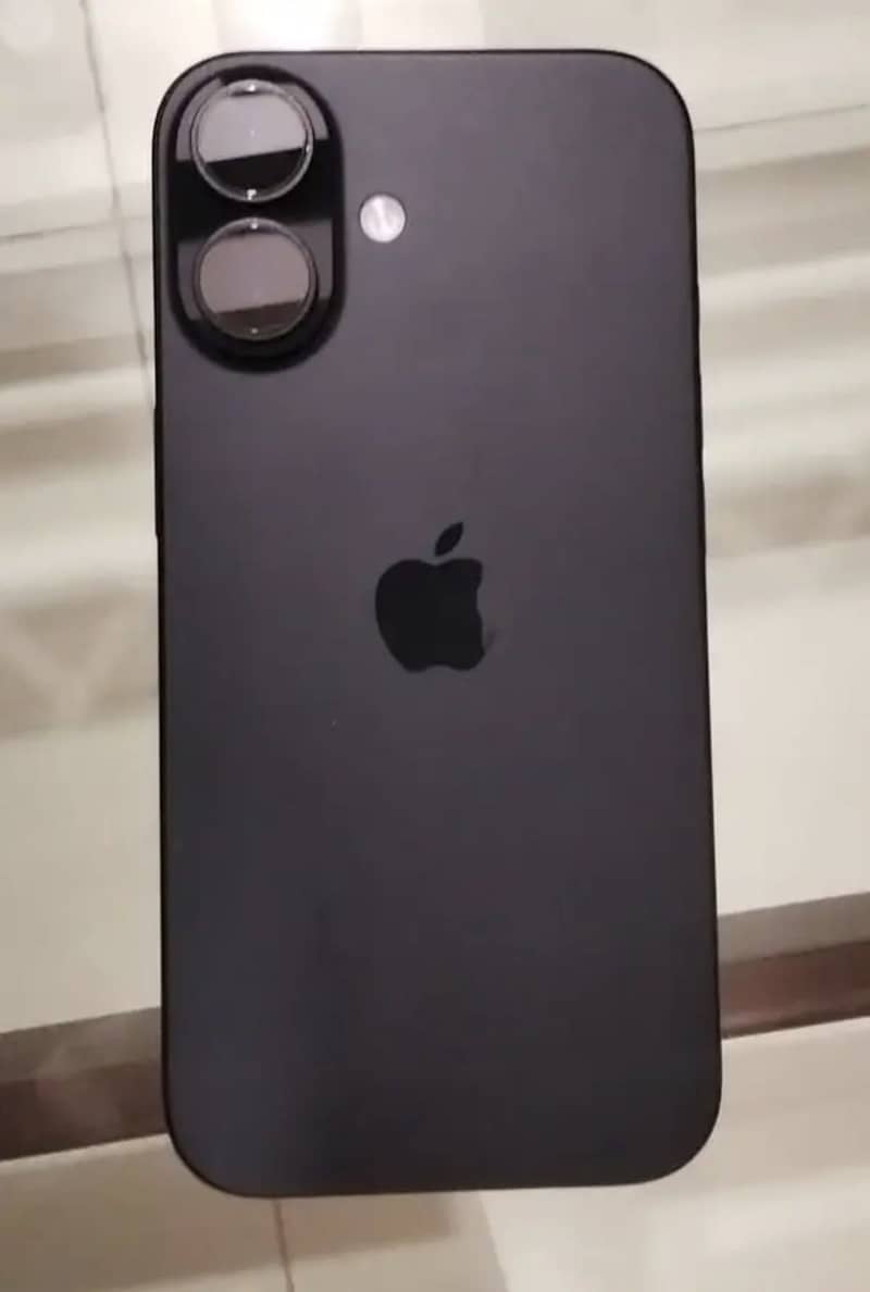 Apple iPhone 16 0