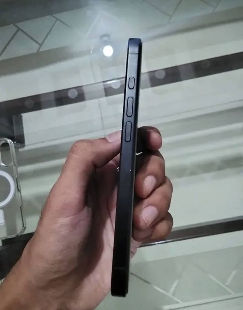 Apple iPhone 16 1