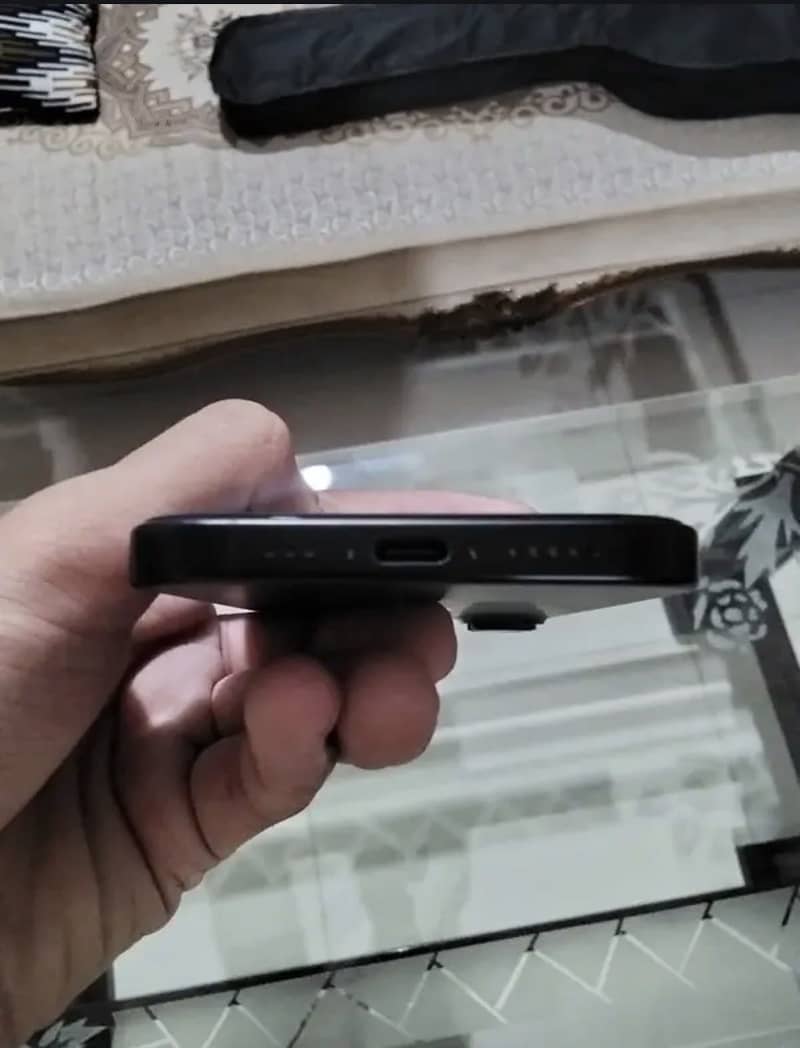 Apple iPhone 16 3