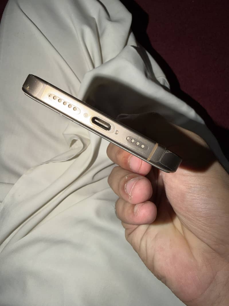 Apple iPhone 16 Pro Max 5