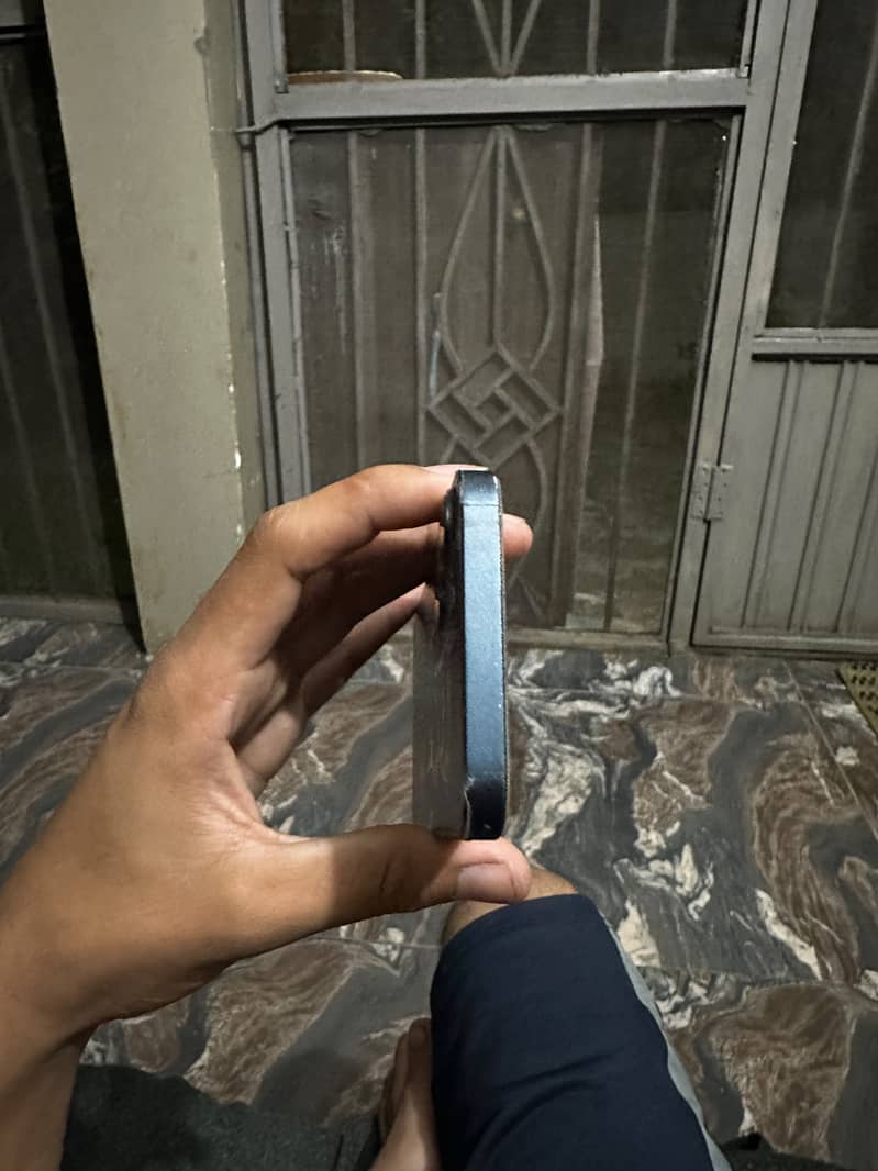 Apple iPhone 13 4
