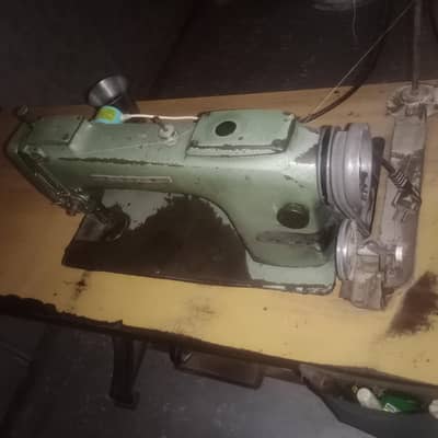 Usable singer machine Is working condition This best performance