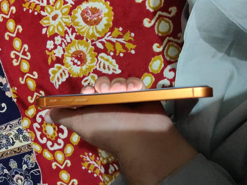 Apple iPhone XR 128 gb storage totally genuine 6