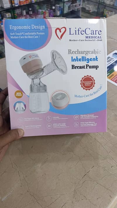 mother feeding electric pump